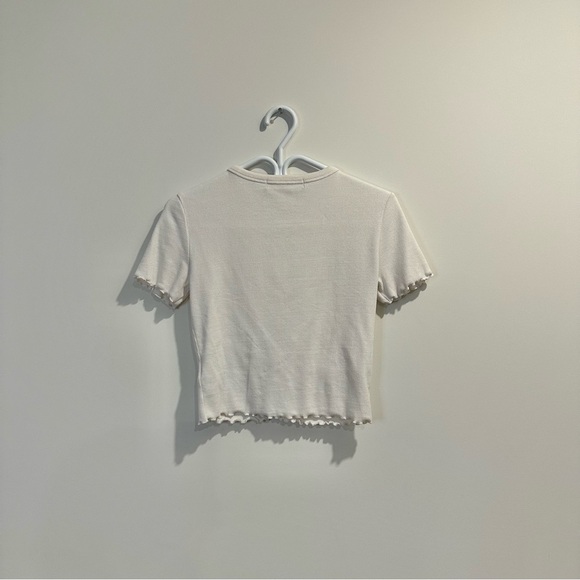 8 seconds | women's small white Button-Up Short Sleeve Top with ruffles - Picture 5 of 8